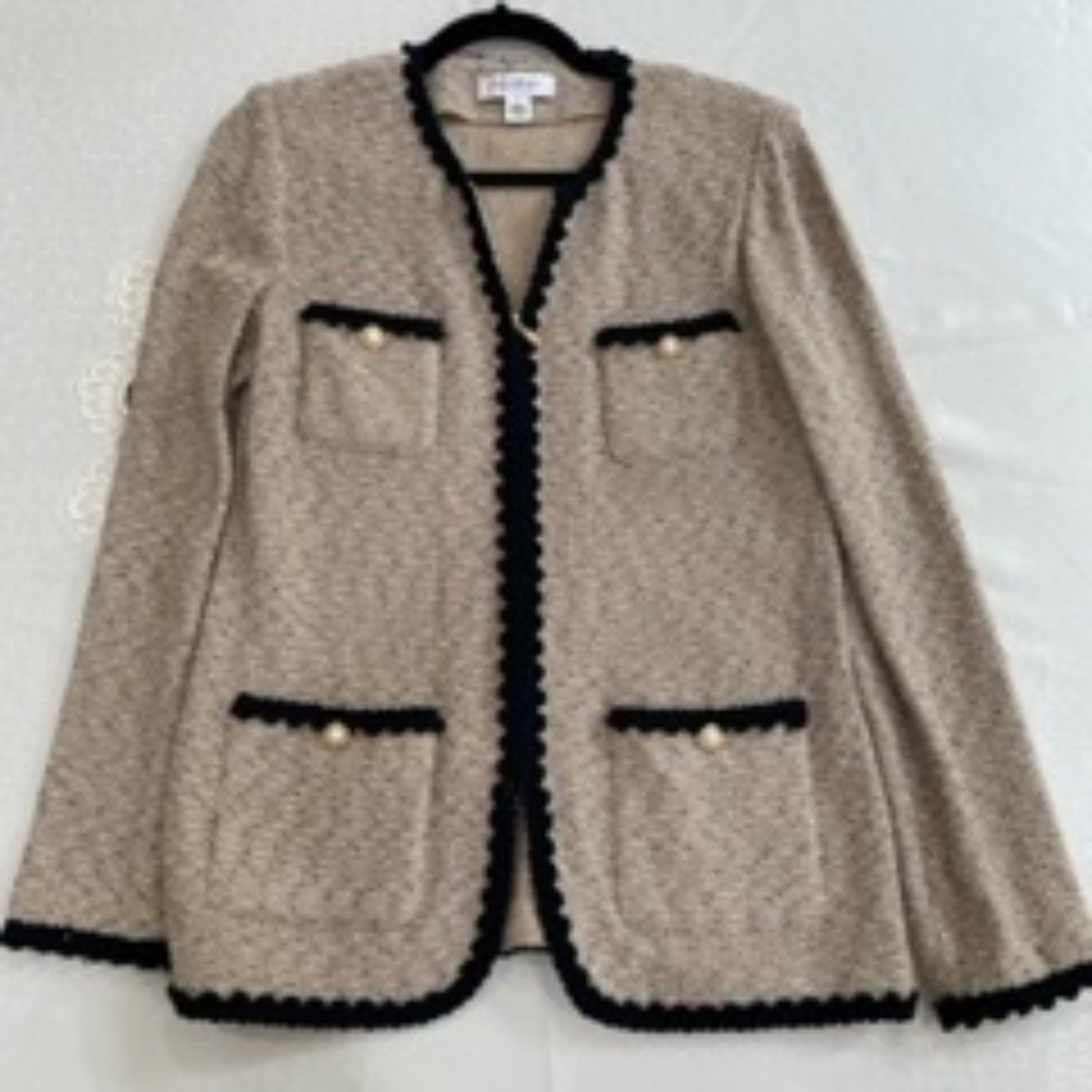 St John knit Jacket size 6, Tan